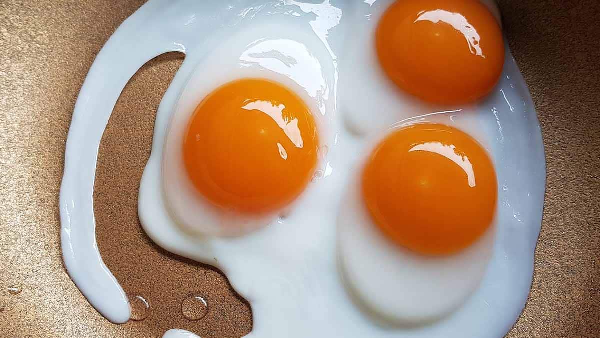 huevos fritos con agua