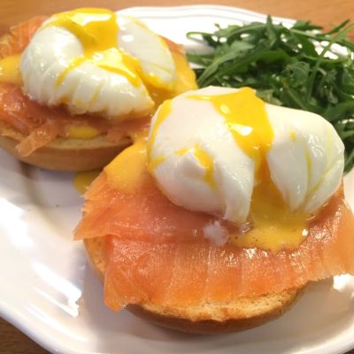 Huevos Benedict con salmón: Disfruta de un desayuno gourmet en casa con esta receta fácil y rápida